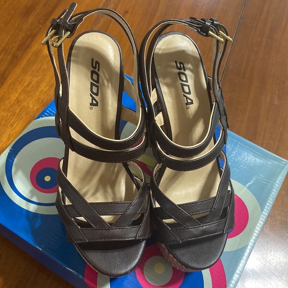 Brown wedge - Picture 3 of 3